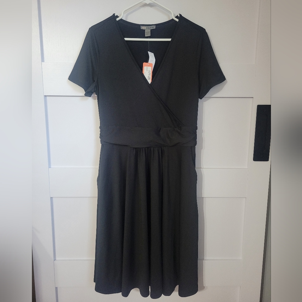 Chic Black Midi Dress With POCKETS!